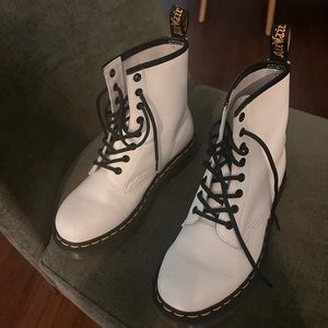 Dr Marten’s 1460 8 Eye Boot in White size 7